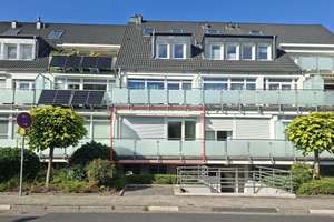 Helle 2-Zimmer Wohnung, 2 Balkone, Einbauküche, Garage im Herzen der Waldsiedlung