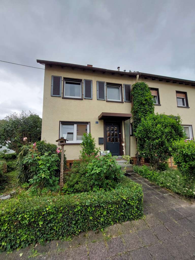 Provisionsfrei - Gepflegtes Reihenendhaus mit ausgebautem Dachgeschoss & Garage 