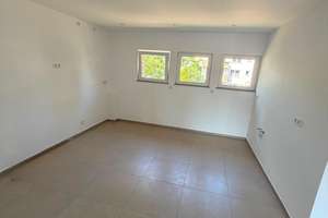 Frisch renovierte 4-Zimmer-Wohnung mit 2 Balkonen, Aufzug, Garage – Nourneystraße 14, 40822 Mettmann – Vorschaubild 15