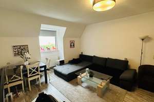 In der Nähe des Wuppertal Hauptbahnhof:2-Zimmer-Dachgeschosswohnung mit Einbauküche