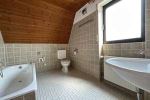 Wohnen auf zwei Ebenen: Gepflegte 3-Zimmer-Maisonettewohnung mit Loggia und Garage in Schönwald! – Die vollständige Adresse der Immobilie erhältst du vom Anbieter., 78141 Schönwald im Schwarzwald – Vorschaubild 12