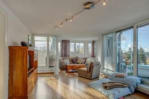 Möbliert: Helle Maisonettewohnung mit Balkon und Dachterrasse – Die vollständige Adresse der Immobilie erhältst du vom Anbieter., 81377 Am Waldfriedhof, München – Vorschaubild 1