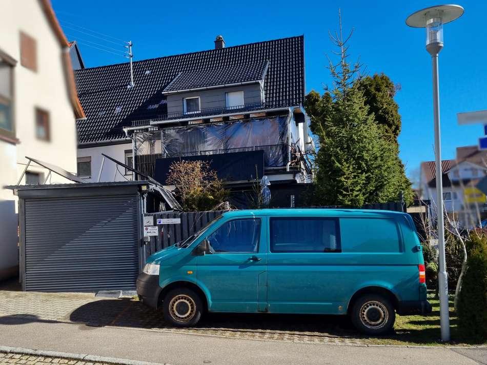 Garage mit Stellplatz