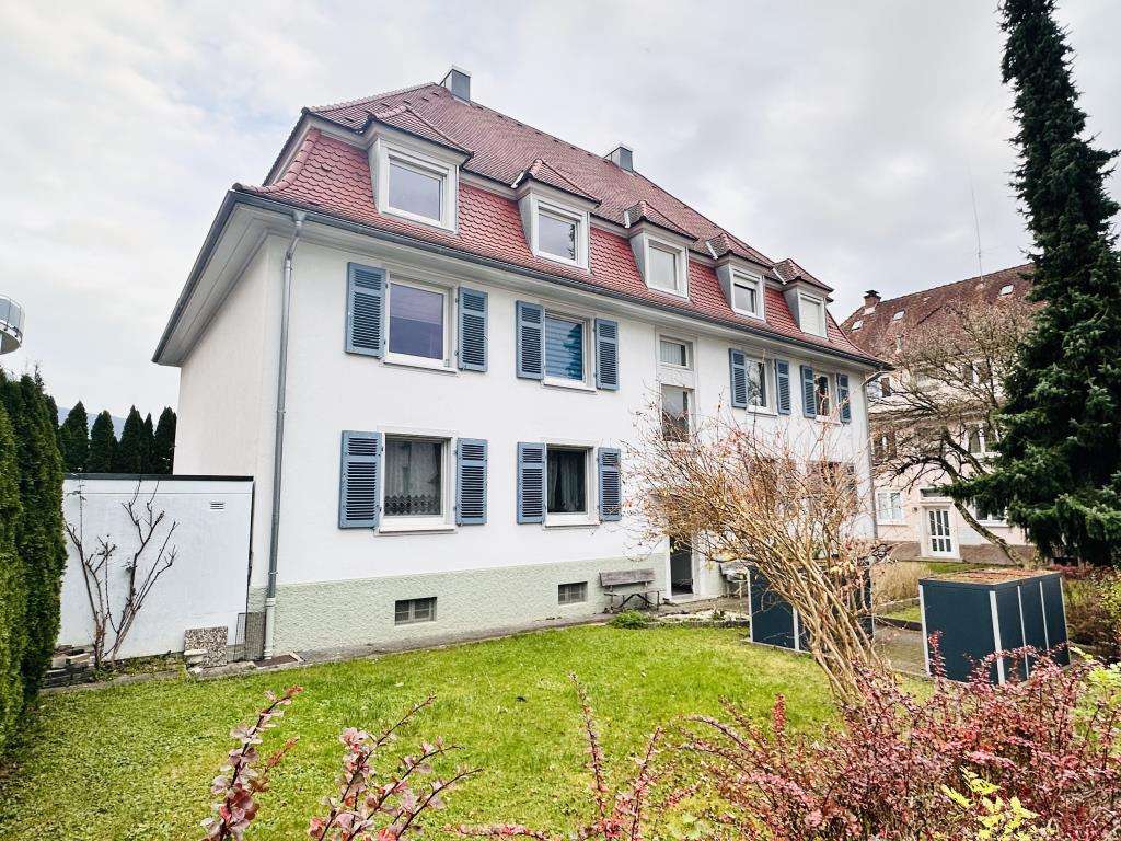 Immobilie in Waldkirch - Helle Dachgeschosswohnung mit tollem Ausblick - Frisch renoviert - Bild 2