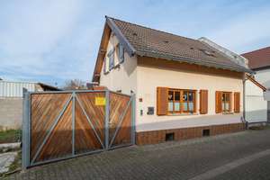 Gemütliches EFH in Sulzheim mit Innenhof und Garage sucht neue Mieter – Die vollständige Adresse der Immobilie erhältst du vom Anbieter., 55286 Sulzheim – Vorschaubild 1