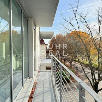 Exklusiv über RUHR REAL | Moderne Bürovilla am Stadtwald | Zwei Balkone