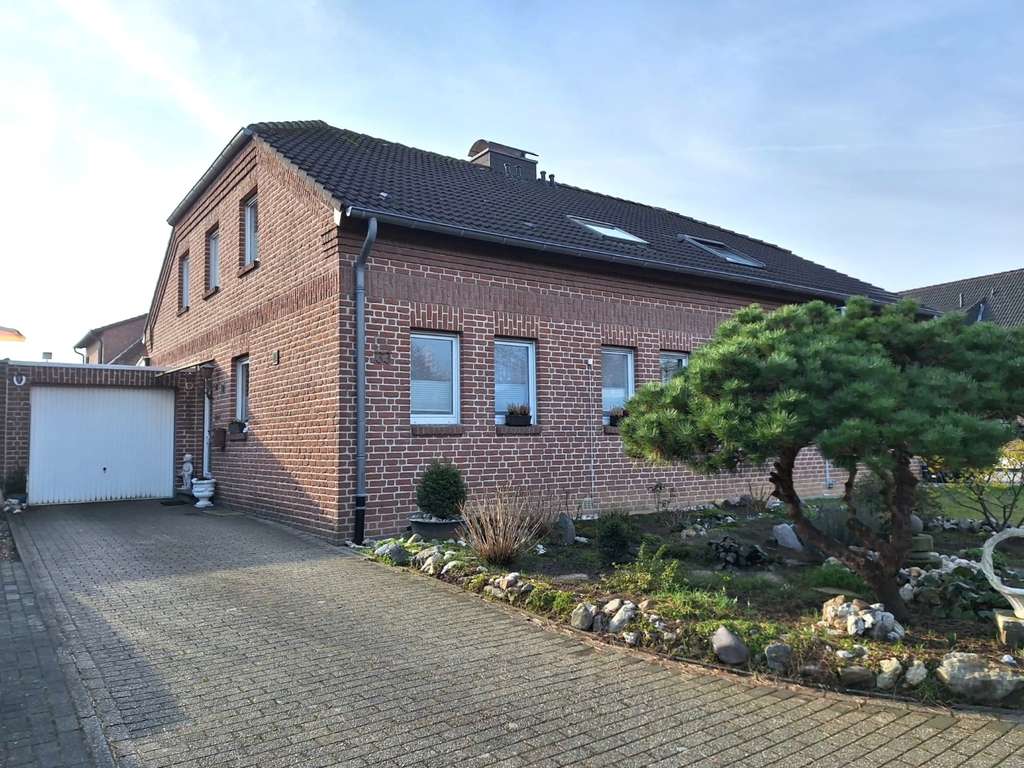 Immobilie in Bedburg-Hau - Großzügige Doppelhaushälfte in ruhiger Lage von Bedburg-Hau Qualburg - Bild 0