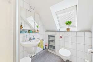 Freistehendes Familienhaus mit sonniger Terrasse, gemütlichem Garten, Einbauküche & Doppelgarage – Die vollständige Adresse der Immobilie erhältst du vom Anbieter., 40489 Wittlaer, Düsseldorf – Vorschaubild 19