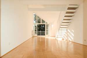 100 m zum Wald, lichtdurchflutete 2,5 Zi Galeriewhg mit sonnigem Balkon in Bestlage Waldtrudering – Meisenstr. 8, 81827 Waldtrudering, München – Vorschaubild 2