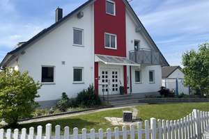 Freistehendes Familienhaus mit Doppelgarage auf 600 m² Grundstück in Stuttgart-Steinhaldenfeld