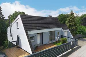Idyllisches Zuhause inmitten der Natur: Charmante Immobilie am Was – Die vollständige Adresse der Immobilie erhältst du vom Anbieter., 32699 Extertal – Vorschaubild 1