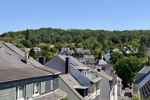 Exklusive, provisionsfreie Dachgeschosswohnung mit Aufzug in Bonn-Lengsdorf