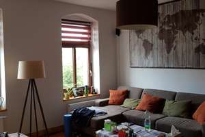 2 - Raum incl. Einbauküche, Echtholzdielung – Adam-Kuckhoff-Str 11, 6108 Nördliche Innenstadt, Halle (Saale) – Vorschaubild 3