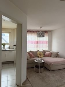 Helle, möblierte 2-Zimmer-Wohnung mit Balkon & 2 Stellplätzen
