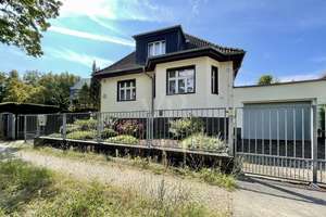 Historischer Charme trifft auf Gestaltungsspielraum – Zweifamilienhaus mit großem Grundstück – Die vollständige Adresse der Immobilie erhältst du vom Anbieter., 12589 Rahnsdorf, Berlin – Vorschaubild 1