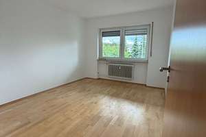 Großzügige helle 4-Zimmer-Wohnung – Die vollständige Adresse der Immobilie erhältst du vom Anbieter., 91325 Adelsdorf – Vorschaubild 4