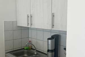 1-Zimmerwohnung mit Pantryküche und Balkon! – Zehnthofstraße 38A, 55252 Wiesbaden – Vorschaubild 3