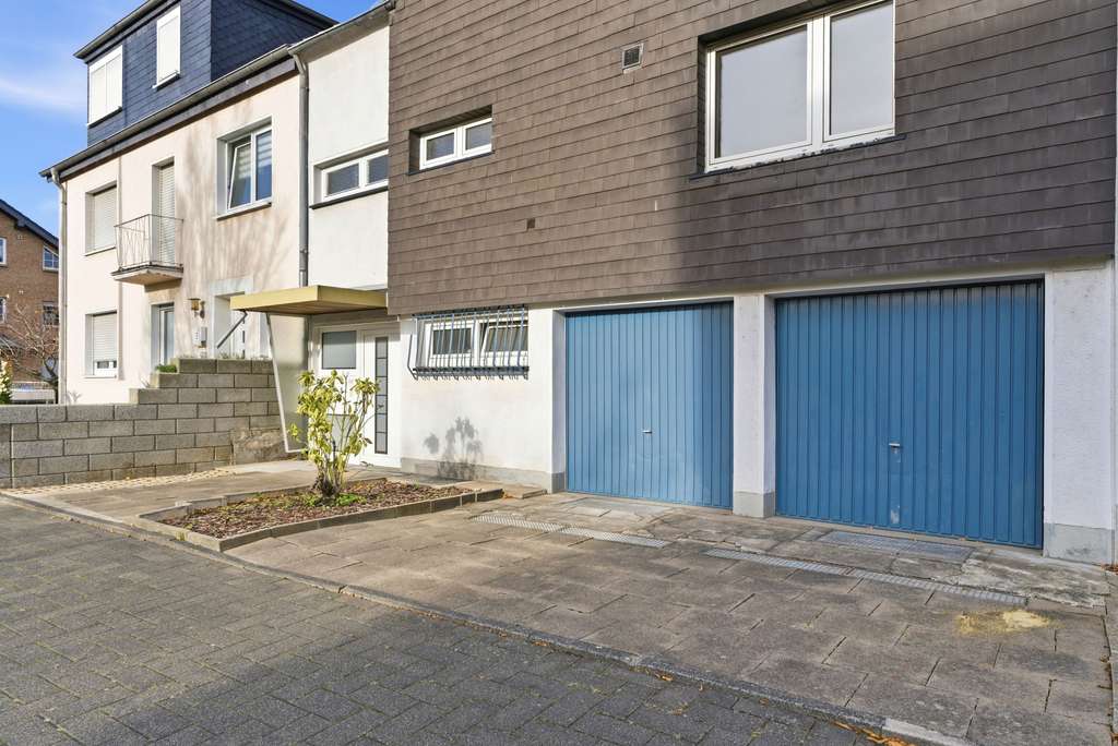 Immobilie in Wesseling - Wohnen & investieren: 3-Familienhaus mit Zukunft in zentraler Wesselinger Lage - Bild 2