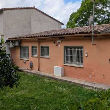 HAUS MIT PATIO UND GARAGE