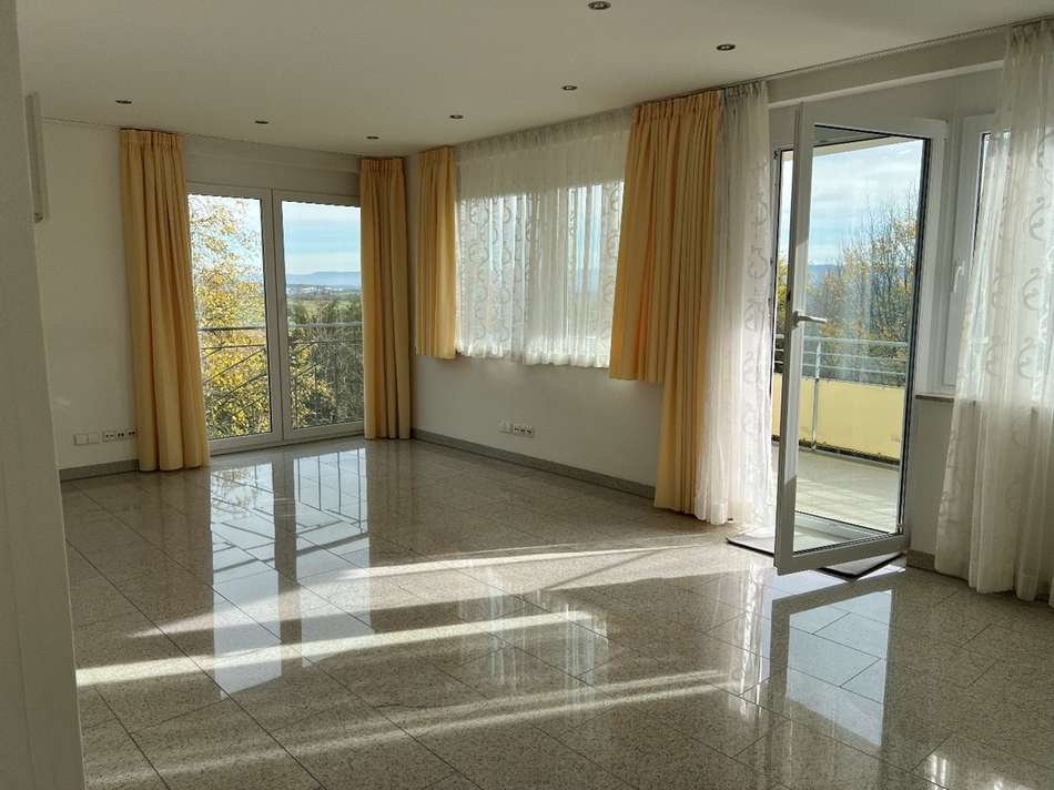 Schlafzimmer OG Blick zum Balk