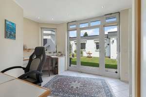 Wohnen mit Privatsphäre – Stilvoller Atrium-Bungalow in Hamburg-Sasel – Die vollständige Adresse der Immobilie erhältst du vom Anbieter., 22393 Sasel, Hamburg – Vorschaubild 13