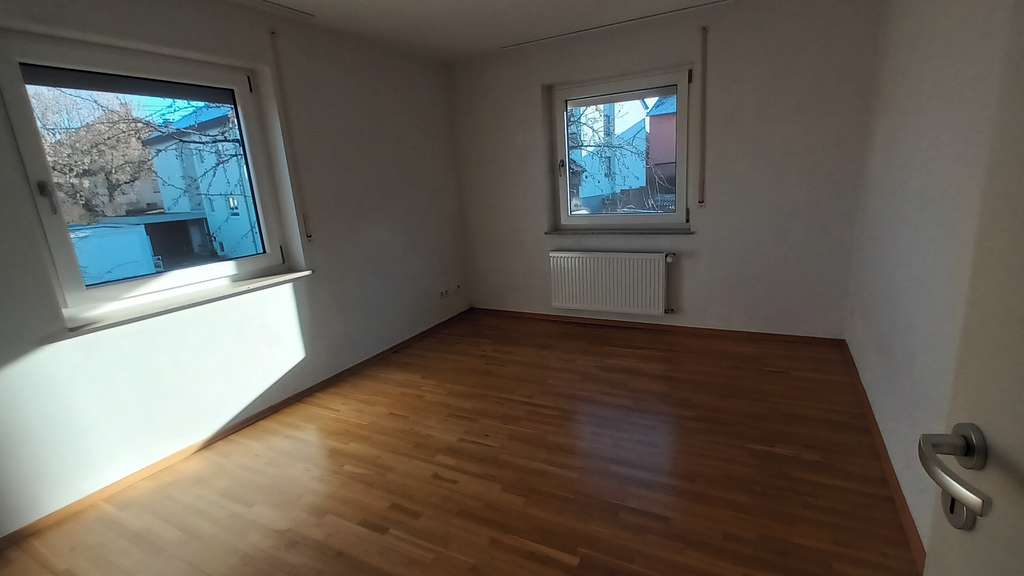 Immobilie in Leutenbach - Mehrgenerationenwohnen mit Garten - Bild 3