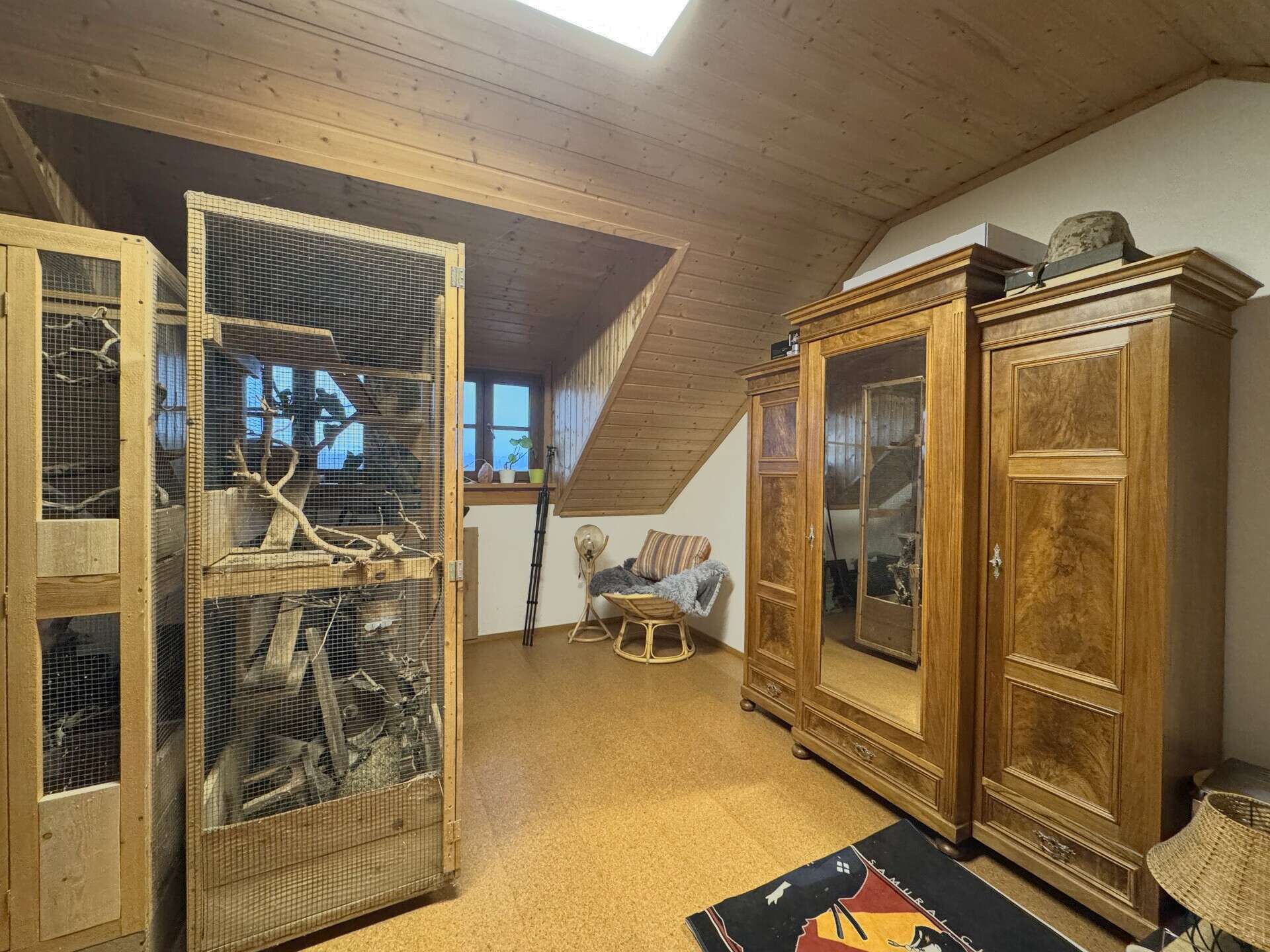 Immobilie in Bayerbach b. Ergoldsbach - Wohnhaus mit Weitblick & Freiraum – vielseitiges Anwesen mit Tierhaltung und zwei Einliegerwohnungen - Bild 11