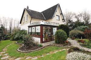 Stilvolle Villa in Leverkusen-Schlebusch mit grünem Grundstück und Wintergarten