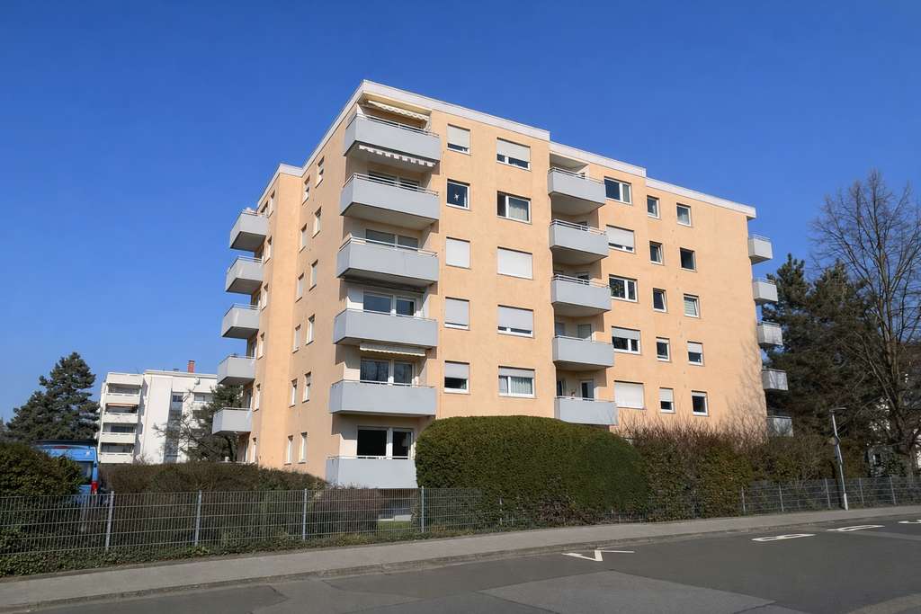 Immobilie in Seeheim-Jugenheim - Kapitalanlage oder Eigennutz: Helle 1-Zimmer Wohnung in der 6-ten Etage mit Panorama-Ausblick - Bild 0