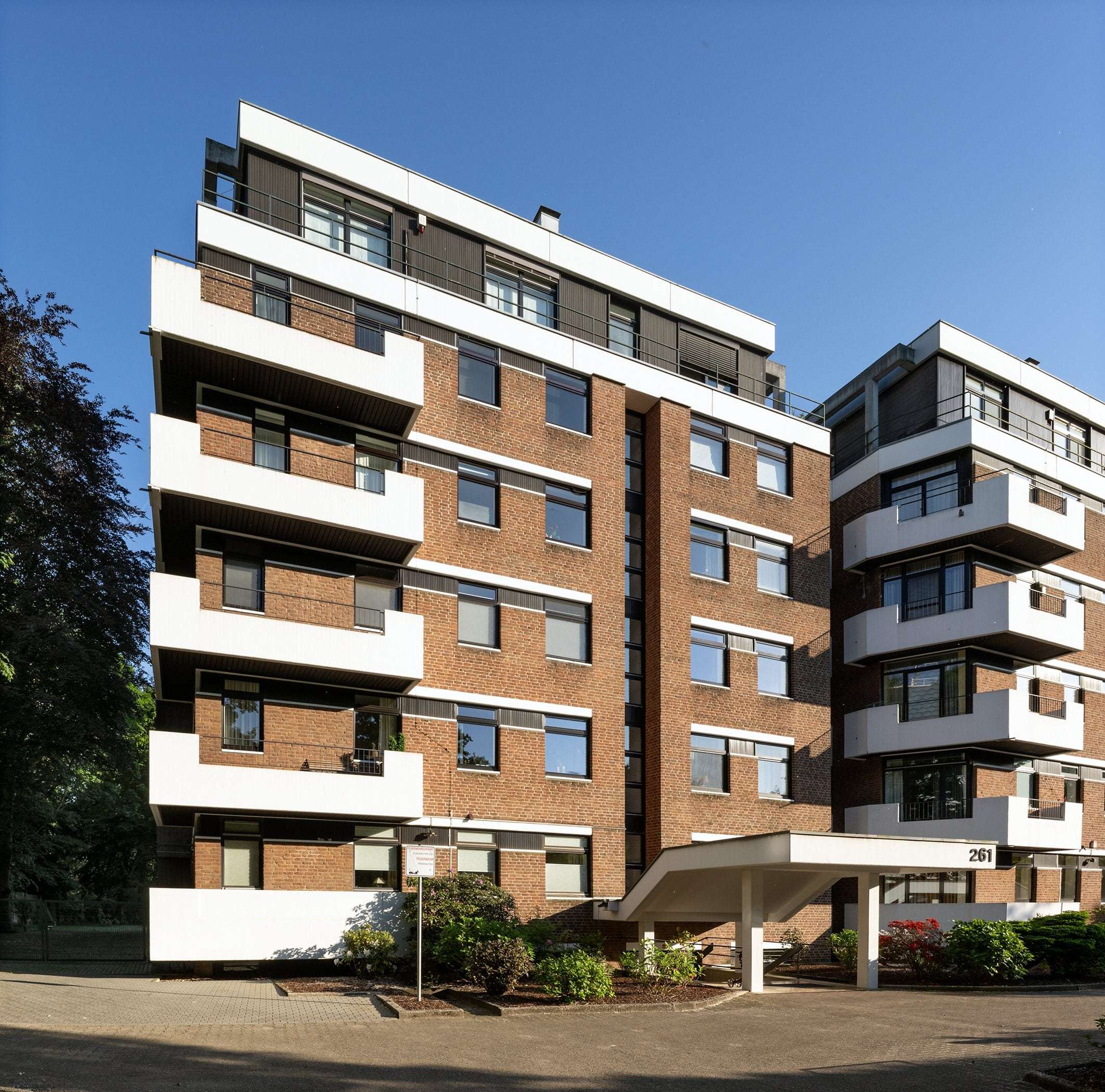 # KR-Bockum: Ruhige Lage in zweiter Reihe. Gr. 2-Zi. Whg. +Aufzug+gr. Balkon+TG, Krefeld – Bild 1