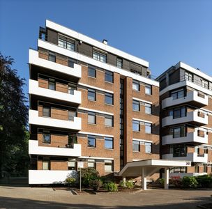 # KR-Bockum: Ruhige Lage in zweiter Reihe. Gr. 2-3-Zi.Whg.+Aufzug+gr. Balkon+TG
