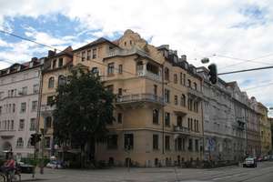 Charmante 2-Zimmer-Altbauwohnung mit Terrasse im Herzen von Schwabing-West