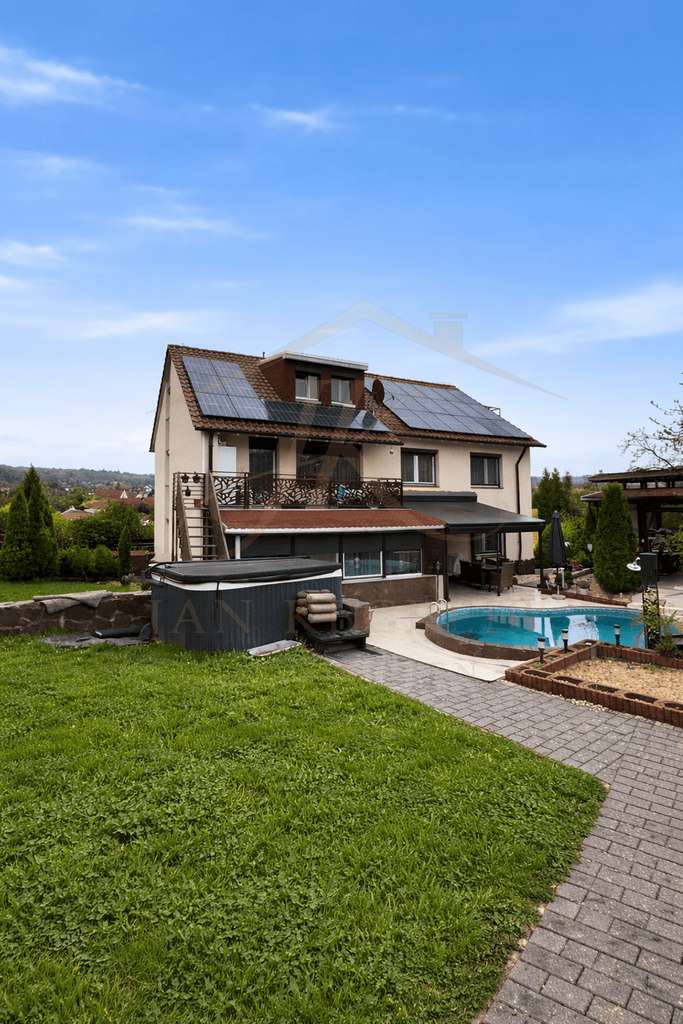 Immobilie in Magstadt - Ein Haus, das mehr kann: Stilvoll wohnen & clever investieren in Magstadt - Bild 1