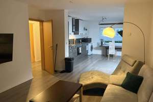 Helle 2-Zimmer-Wohnung im EG (ca. 51 m²) mit Balkon und Einbauküche