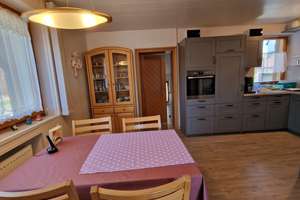 Wohnen wie im Park!
Tolles Landhaus
+ 4 Nebengebäude
+ PV-Anlage u. Fernwärme
+ Bezugsfrei in Kü – Die vollständige Adresse der Immobilie erhältst du vom Anbieter., 95473 Creußen – Vorschaubild 18