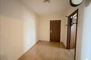 Gut geschnittene zwei Zimmerwohnung mit zwei Balkonen und Tiefgaragenstellplatz – Die vollständige Adresse der Immobilie erhältst du vom Anbieter., 69126 Emmertsgrund, Heidelberg – Vorschaubild 2