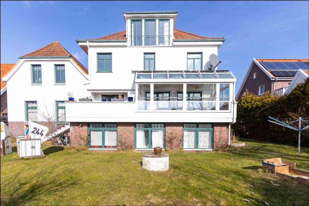 Immobilie in Langeoog - Langeoog: Ferienhaus mit acht Wohnungen & Praxis - Bild 2