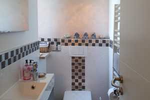 Ohne Markler, vollständig renovierte 3-Zimmer-EG-Wohnung mit  Balkon, Loggia, Schwimmbad,Küche – Leustraße 12, 86179 Augsburg – Vorschaubild 2