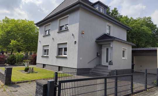 Freistehendes Einfamilienhaus (großes Grundstück)