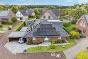 Exklusiver Walmdachbungalow – Stilvolles Familienwohnen auf höchstem energetischen Niveau – Herzogtum Lauenburg (Kreis) – Vorschaubild 2