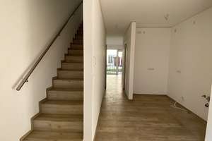 Wohn(t)raum auf zwei Etagen mit Design-Bodenbelag // ZG EG/1.OG Wohnung 12 – Veilchenweg 5 L, 38446 Hellwinkel, Wolfsburg – Vorschaubild 3