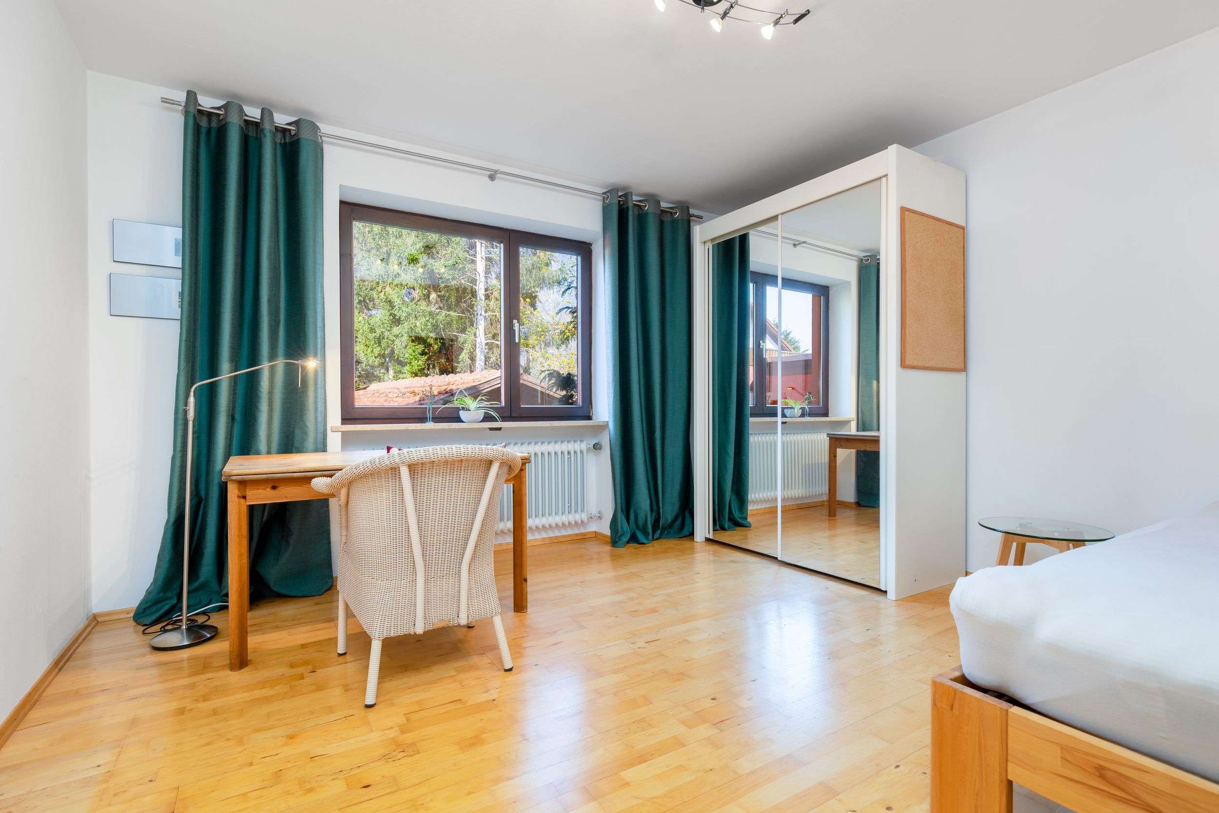 Immobilie in Rehling - Ihre Wohnzukunft mit Niveau: 6 Zimmer mit stilvollem Studio im Grünen für die ganze Familie - Bild 3