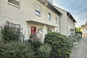 Helles Reihenmittelhaus mit studioähnlicher Dachgeschosswohnung – ideal für Familien! – Die vollständige Adresse der Immobilie erhältst du vom Anbieter., 93055 Ostenviertel, Regensburg – Vorschaubild 1