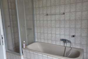 Wohnkomfort mit Stellplatz – Dusche & Badewanne inklusive – Huestraße 160, 45309 Katernberg, Essen – Vorschaubild 9