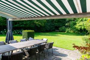 GROßZÜGIGE LANDHAUSVILLA MIT PARKGRUNDSTÜCK UND POOL – Die vollständige Adresse der Immobilie erhältst du vom Anbieter., 40667 Meerbusch – Vorschaubild 2