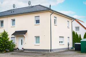 Investieren statt spekulieren - Doppelhaus mit PV in vermietungssicherer Lage – Die vollständige Adresse der Immobilie erhältst du vom Anbieter., 39128 Neu Olvenstedt, Magdeburg – Vorschaubild 4