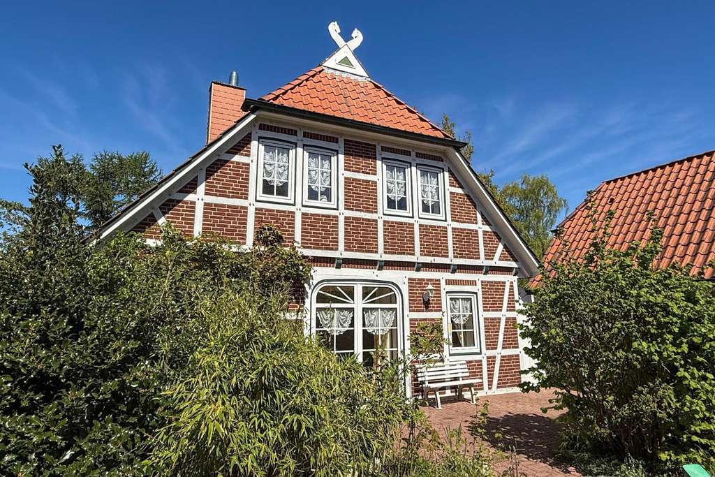 Immobilie in Lengenbostel - Charmantes Fachwerkhaus mit Kamin & großem Nebengebäude - Bild 1