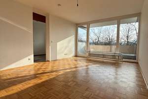 Helle 2-Zimmer Wohnung mit Balkon in Südausrichtung in München-Perlach