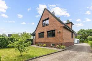 Frei verfügbar ! Gepflegtes Einfamilienhaus mit Vollkeller und Nebengebäude & Garage für 2 Fahrzeuge – Die vollständige Adresse der Immobilie erhältst du vom Anbieter., 22147 Rahlstedt, Hamburg – Vorschaubild 2
