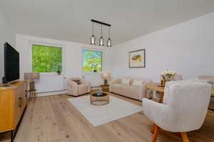 Frisch sanierte 3-Zimmer-Wohnung mit Loggia in Hamburg-Sasel – Schönsberg 37, 22395 Sasel, Hamburg – Vorschaubild 1